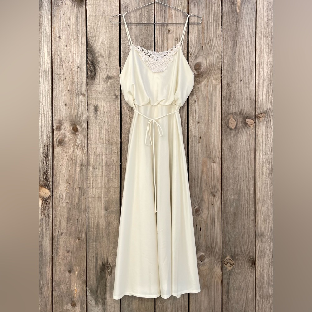 VINTAGE 1970’s satin dress with appliqué, women’s size small